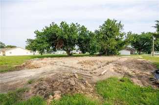 904 W 4th St, Cherryvale, KS 67335