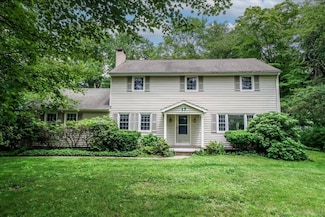 17 Robinhood Rd, Danbury, CT 06811