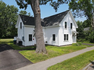 42 Hillside Rd, Orono, ME 04473