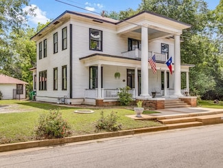 922 N Link St, Palestine, TX 75801