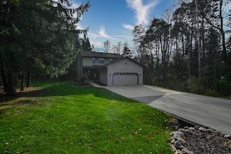 1812 Smokey Ct, Suamico, WI 54173