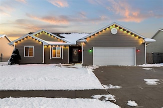 106 W Ashtyn Ln, Prairie City, IA 50228