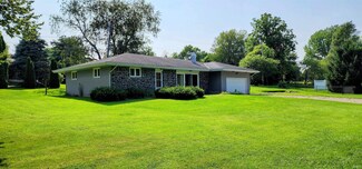 11241 N Wawasee Cir E, Cromwell, IN 46732