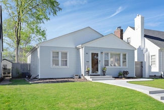 2102 Pinehurst Ave, Saint Paul, MN 55116