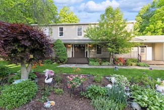 18 Lockhart Ln, Highland, NY 12528
