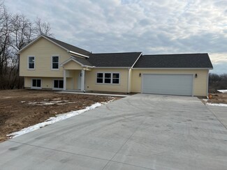 834 N Michigan Ave, Fremont, MI 49412