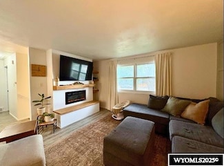 714 S 9th St, Douglas, WY 82633