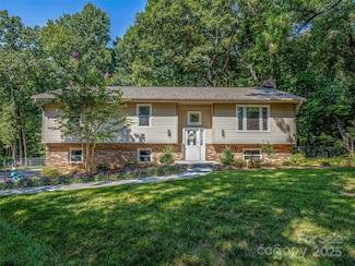 309 Cardinal Rd, Mills River, NC 28759