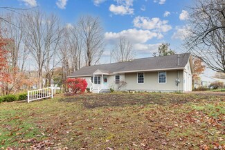 12 Jordan St, Saco, ME 04072