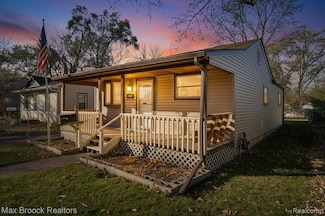 20916 Pinecrest St, Taylor, MI 48180