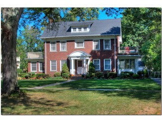 10224 Lake Ave, Cleveland, OH 44102
