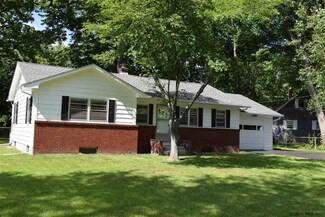 25 E Wiggand Dr, Glenmont, NY 12077