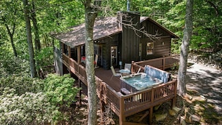 152 Broken Arrow Path, Blue Ridge, GA 30513