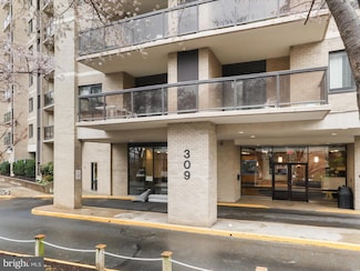 309 Yoakum Pkwy Unit 1003, Alexandria, VA 22304