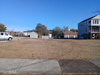 1118 N 7th St, Wilmington, NC 28401