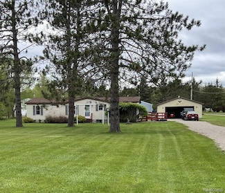 6858 W Emery Rd, Houghton Lake, MI 48629