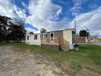 15 River St, Chateaugay, NY 12920