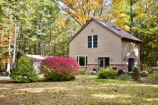 585 River Rd, Brunswick, ME 04011