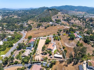 2605 Kauana Loa Dr, Escondido, CA 92029