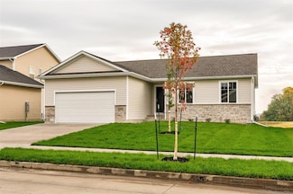 3351 Brook Landing Ct, Des Moines, IA 50317