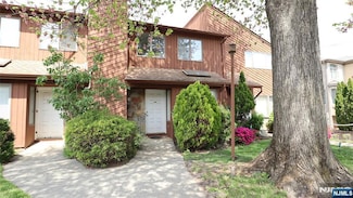 2467 1st St, Fort Lee, NJ 07024