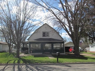 415 S Park St, Livingston, WI 53554