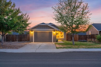 2527 NE 5th St, Redmond, OR 97756