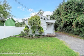 520 Pine St, Lakehurst, NJ 08733