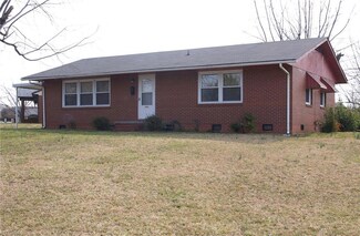 2901 Emerson St, Winston Salem, NC 27127