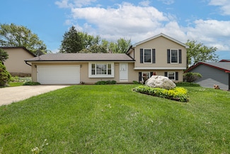 5215 W Greenbrier Dr, McHenry, IL 60050