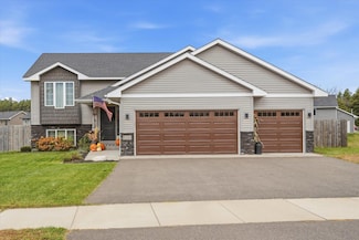 8200 Hummingbird Ln, North Branch, MN 55056