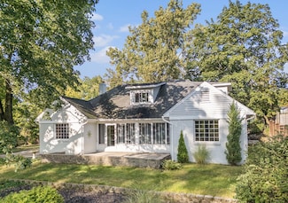 523 Manhattan Rd SE, Grand Rapids, MI 49506