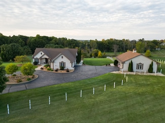 4942 Bridle Path Rd, Richfield, WI 53076