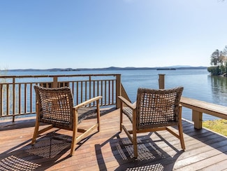 28 Idlewild Rd, South Hero, VT 05486