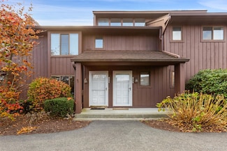 422 Panorama Dr, Mohegan Lake, NY 10547