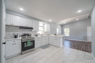 474 Ridgehaven St, Canyon Lake, TX 78133