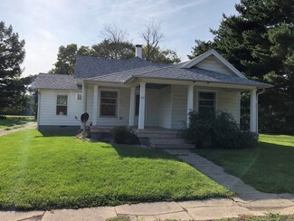 410 S Hopkins St, Newman, IL 61942