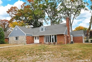 127 Berkshire Rd, Rockville Centre, NY 11570