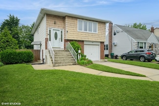 2104 Fir St, Wantagh, NY 11793