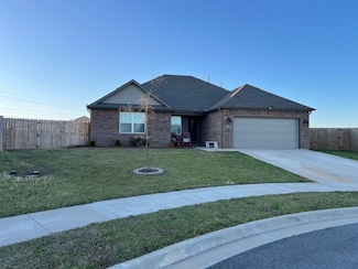3201 N Ethan Dr, Siloam Springs, AR 72761