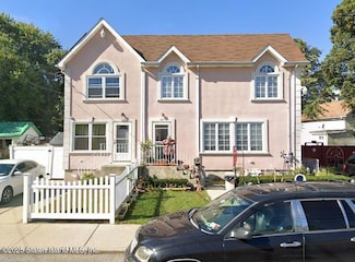 76 Alaska St, Staten Island, NY 10310