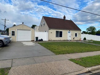 115 Wolcott Rd, Levittown, NY 11756