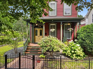 82 Leech St, Saint Paul, MN 55102