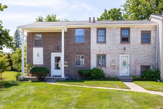 1917 Sheffield Dr, Ypsilanti, MI 48198