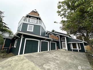 832 Whale Ct SW, Ocean Shores, WA 98569