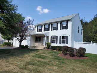 5 Treeview Ln, Cliffwood, NJ 07721