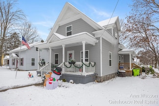 400 W Grove St, Greenville, MI 48838