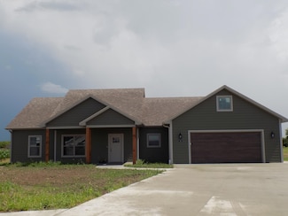 14 Carnival Ln, Centralia, MO 65240