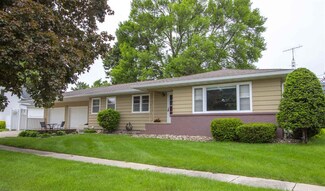 201 I Ave, Grundy Center, IA 50638