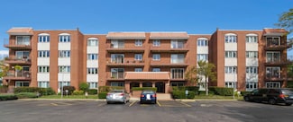 2066 Saint Johns Ave Unit 105, Highland Park, IL 60035